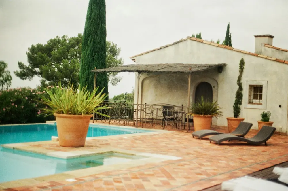 Casa con piscina y jardín en Urb. Los Pinos